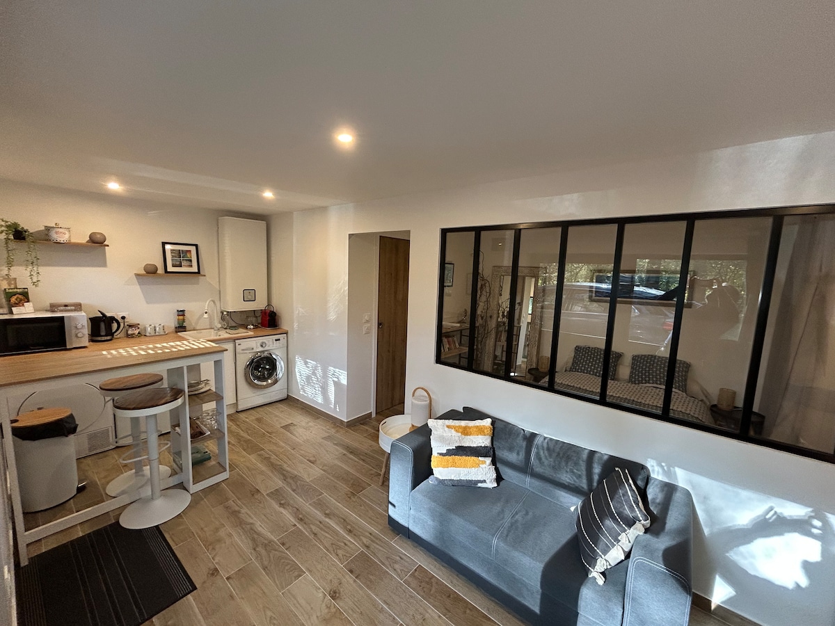 Top performing Airbnb: Studio surrounded by nature! in Pessac