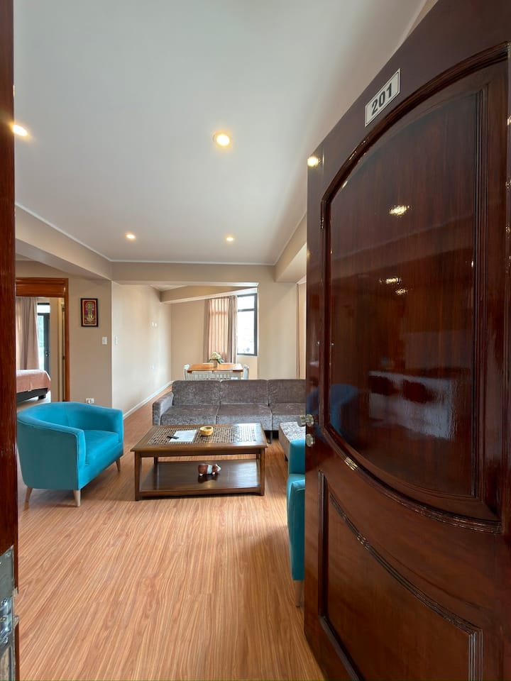 Two Queen Beds + Twin Beds, Balconies And View - Huaraz