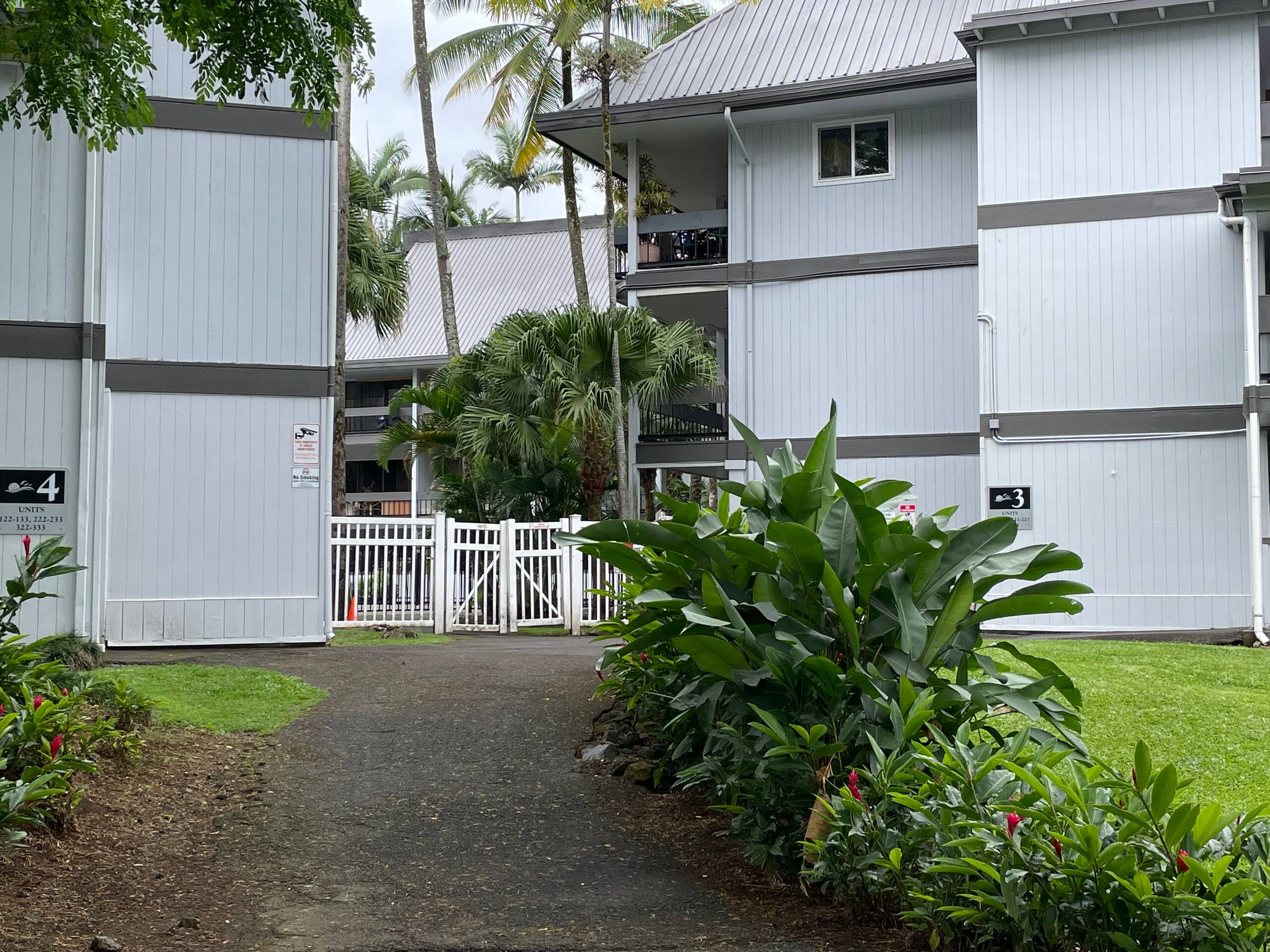 Newly Renovated Cozy 2Br 1Ba Apt in Waiakea Villas - Photo 30