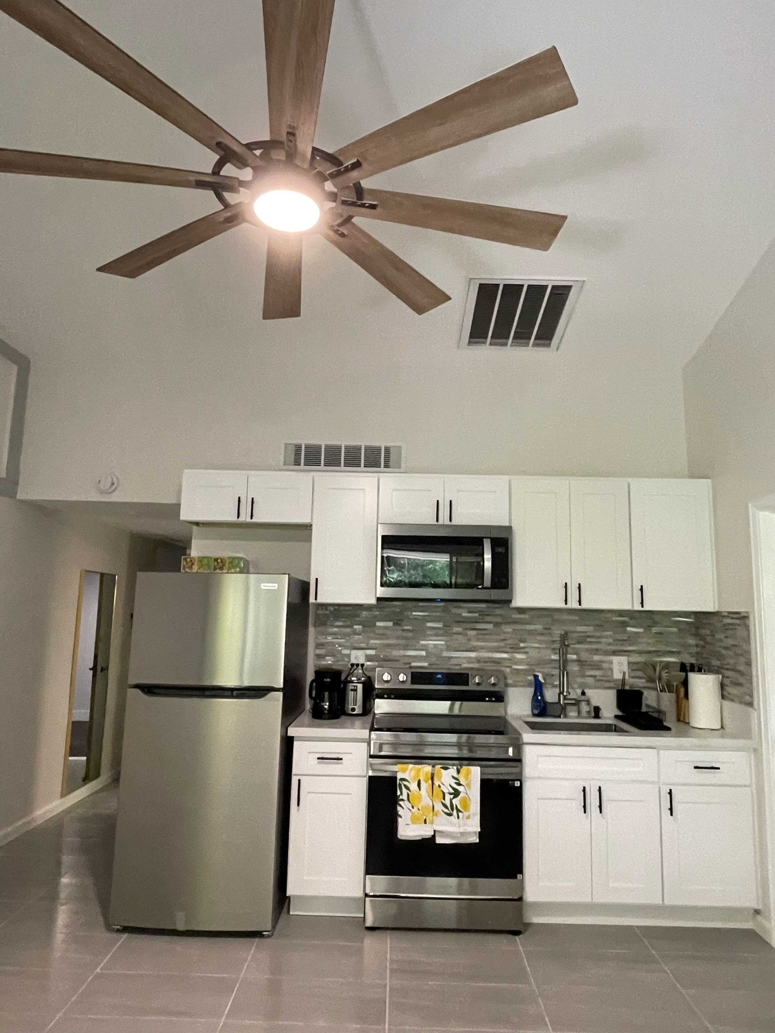 Newly Renovated Cozy 2Br 1Ba Apt in Waiakea Villas - Photo 8