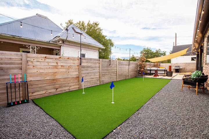 Luxe Austin House | Minigolf, Hot Tub, Walk 2 Eats gallery image 5