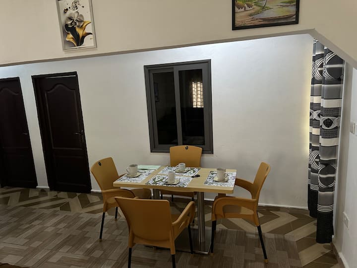 3 Br Lodge At St. James, 3 Mins From Royal Senchi - Ghana