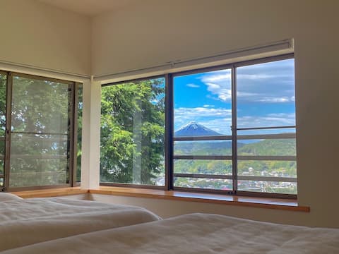 Luxury Japanese Villa with Mt. Fuji Views & Onsen