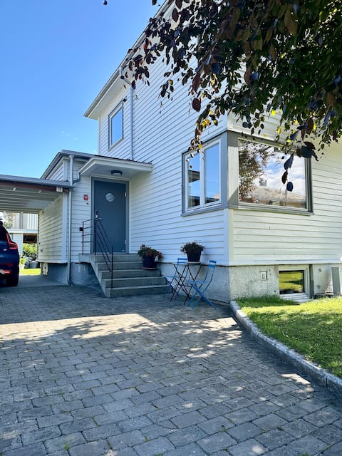 Cozy and centrally located funky house!