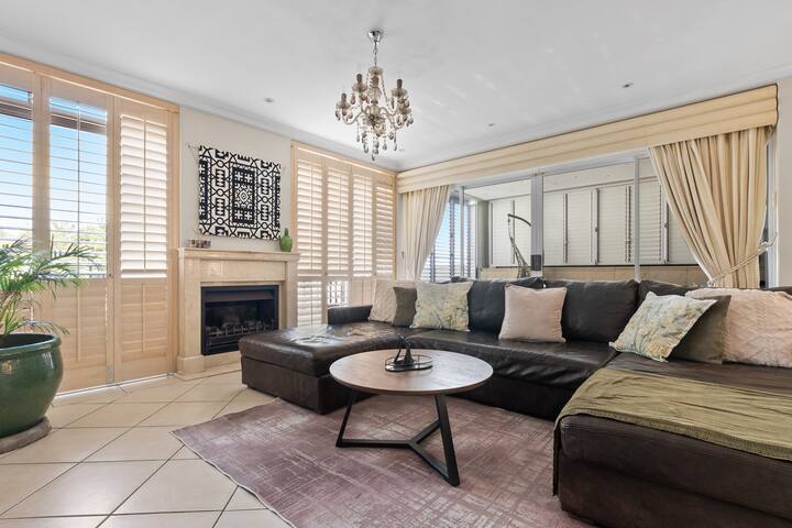 Family Home in Camps Bay gallery image 2