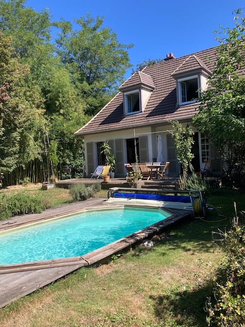 House in the middle of Chantilly