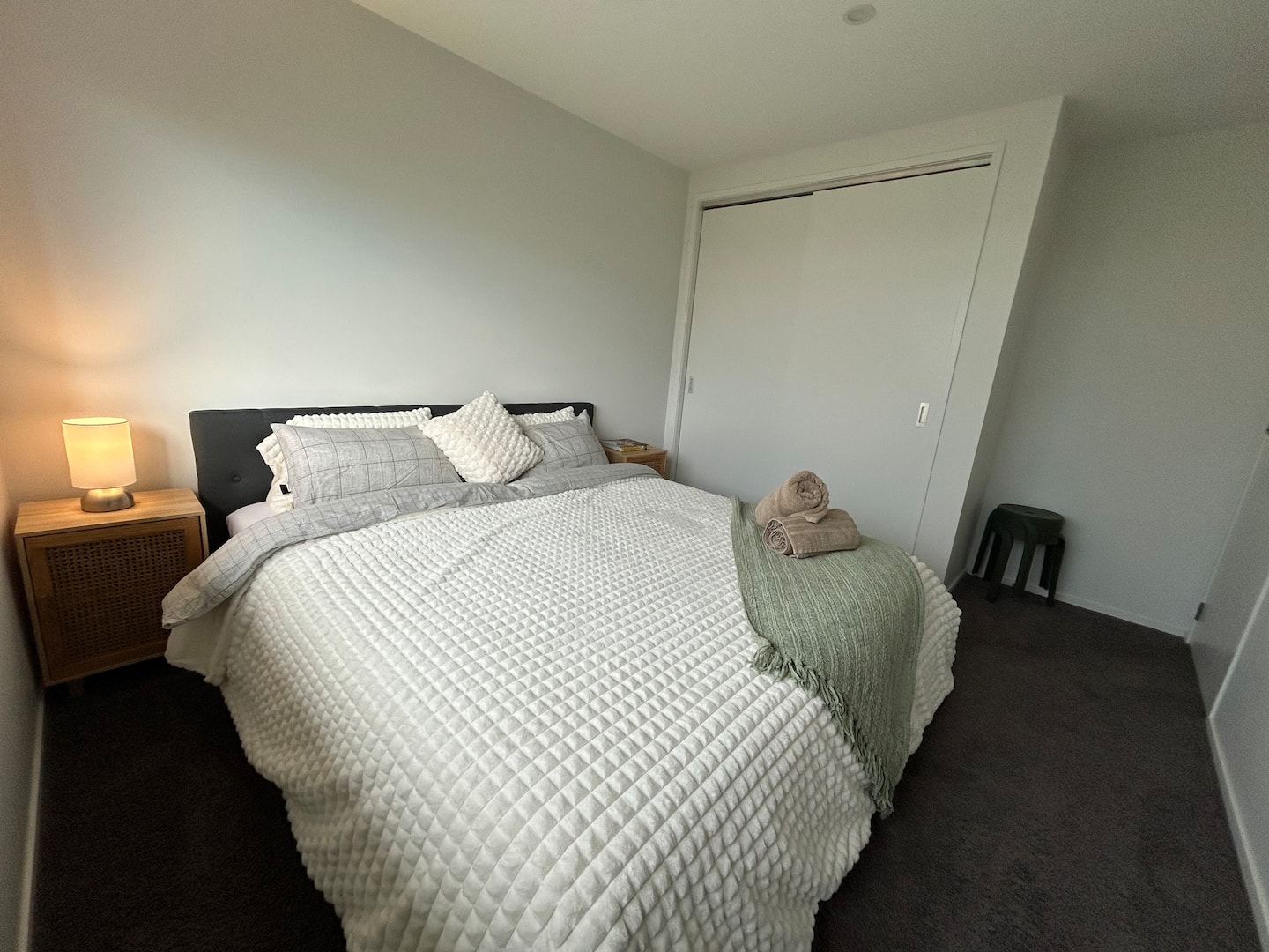 Comfortable & Quiet In Taranaki 2