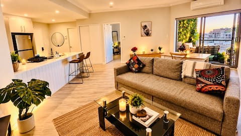 Top performing Airbnb: Luxury Perth Apartment • Balcony • Parking in Perth