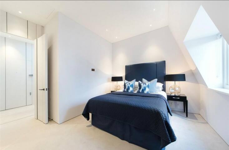 Stunning 2 Bed 2 bath Big Ben w AC gallery image 2