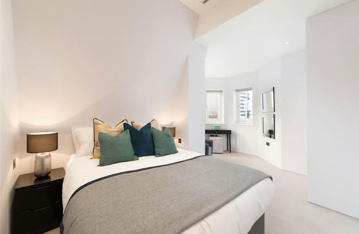 Stunning 2 Bed 2 bath Big Ben w AC gallery image 4