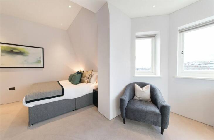 Stunning 2 Bed 2 bath Big Ben w AC gallery image 5