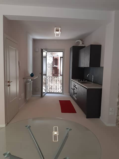 Proprietà Airbnb di successo: Cozy apartment in Torri center a Torri Del Benaco