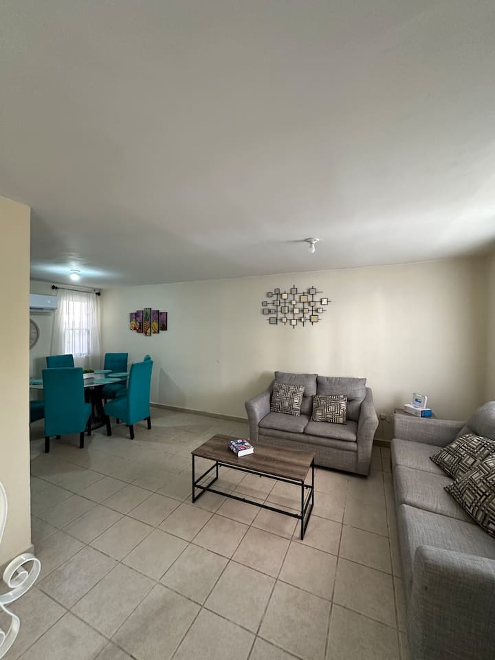Hermosa Casa En Coto Privado Con 3 Recamaras. - Reynosa