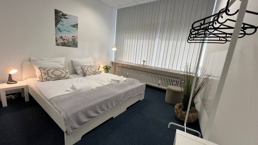 BeckHomes: new, unique apartment for 16 + people gallery image 5