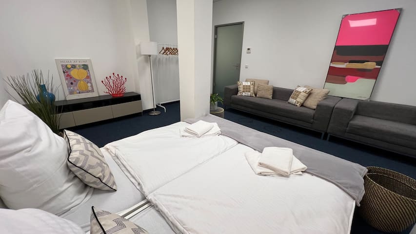 BeckHomes: new, unique apartment for 16 + people