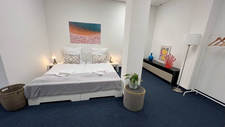 BeckHomes: new, unique apartment for 16 + people gallery image 2