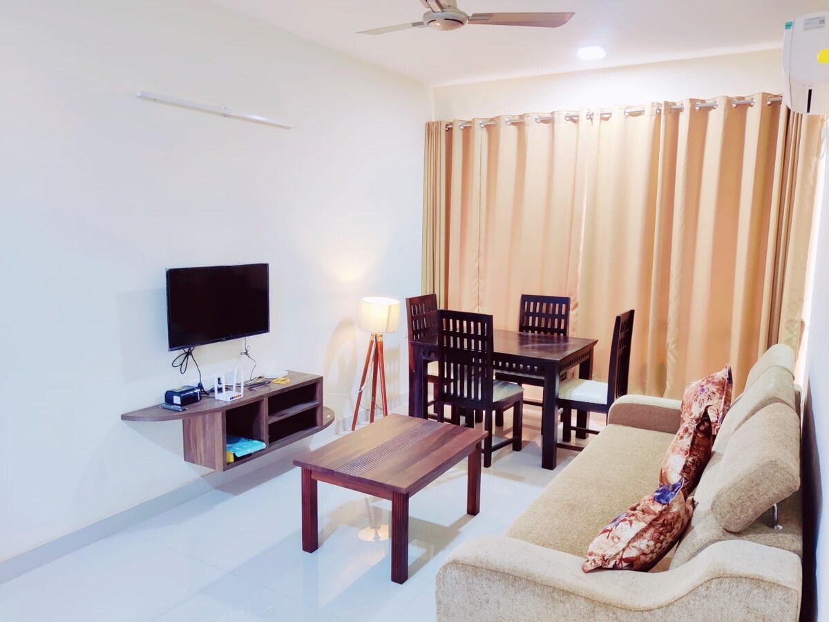 Quality retreats/wfh/pool/6min to beach Flats for Rent in Colva, Goa