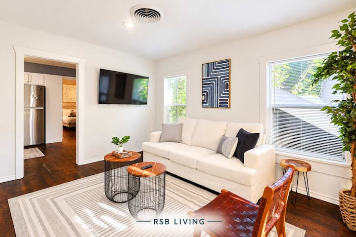 Comfy And Modern Loft In Fort Worth - 1br/1ba - Fort Worth
