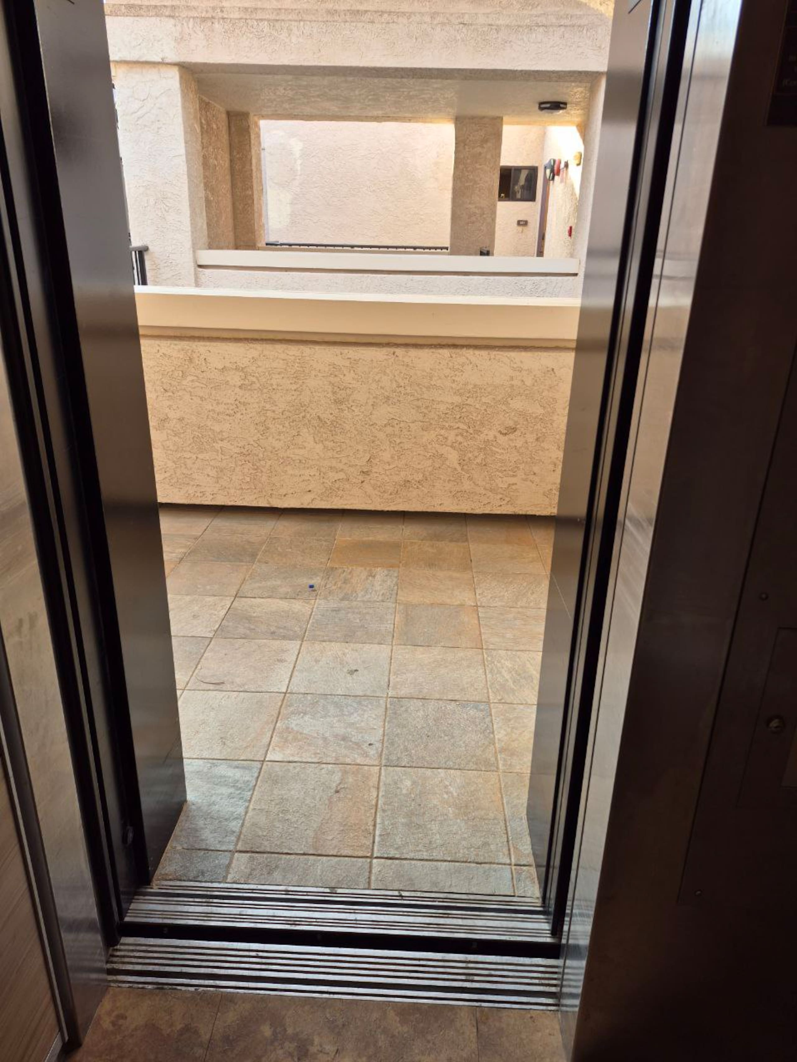 Ocean View Penthouse, King beds, New AC - Photo 19