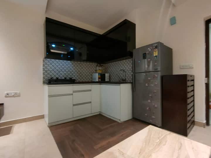 Fully Serviced, Cook, Private Studio Flat In Delhi - Neu Delhi