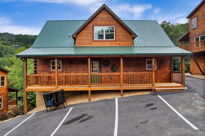2 Mi To Parkway, Hot Tub, Games, Theatre, Bbq - Pigeon Forge, TN