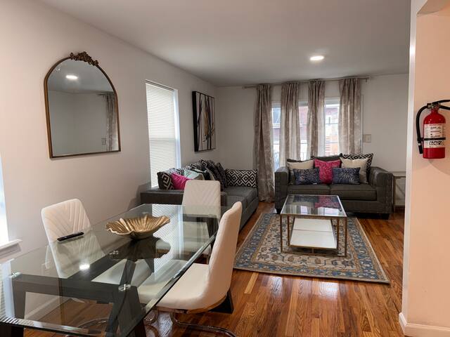 Ridgewood Luxury 3 KINGS by EWR 4 mins W parking gallery image 3