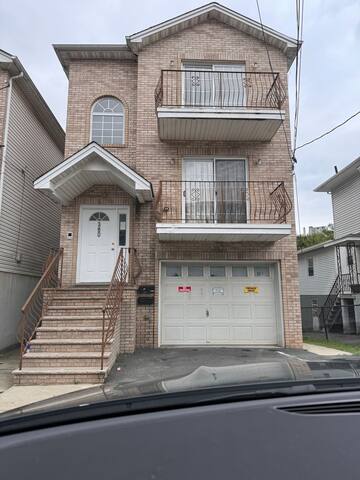 Ridgewood Luxury 3 KINGS by EWR 4 mins W parking gallery image 2