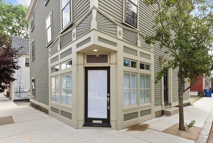 Renovated First Floor Condo In Historic Salem - 세일럼