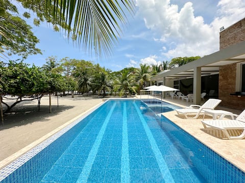 Modern cabin in the French Quarter with a swimming pool and kiosk
