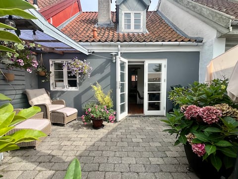 Townhouse with courtyard at Køge Torv