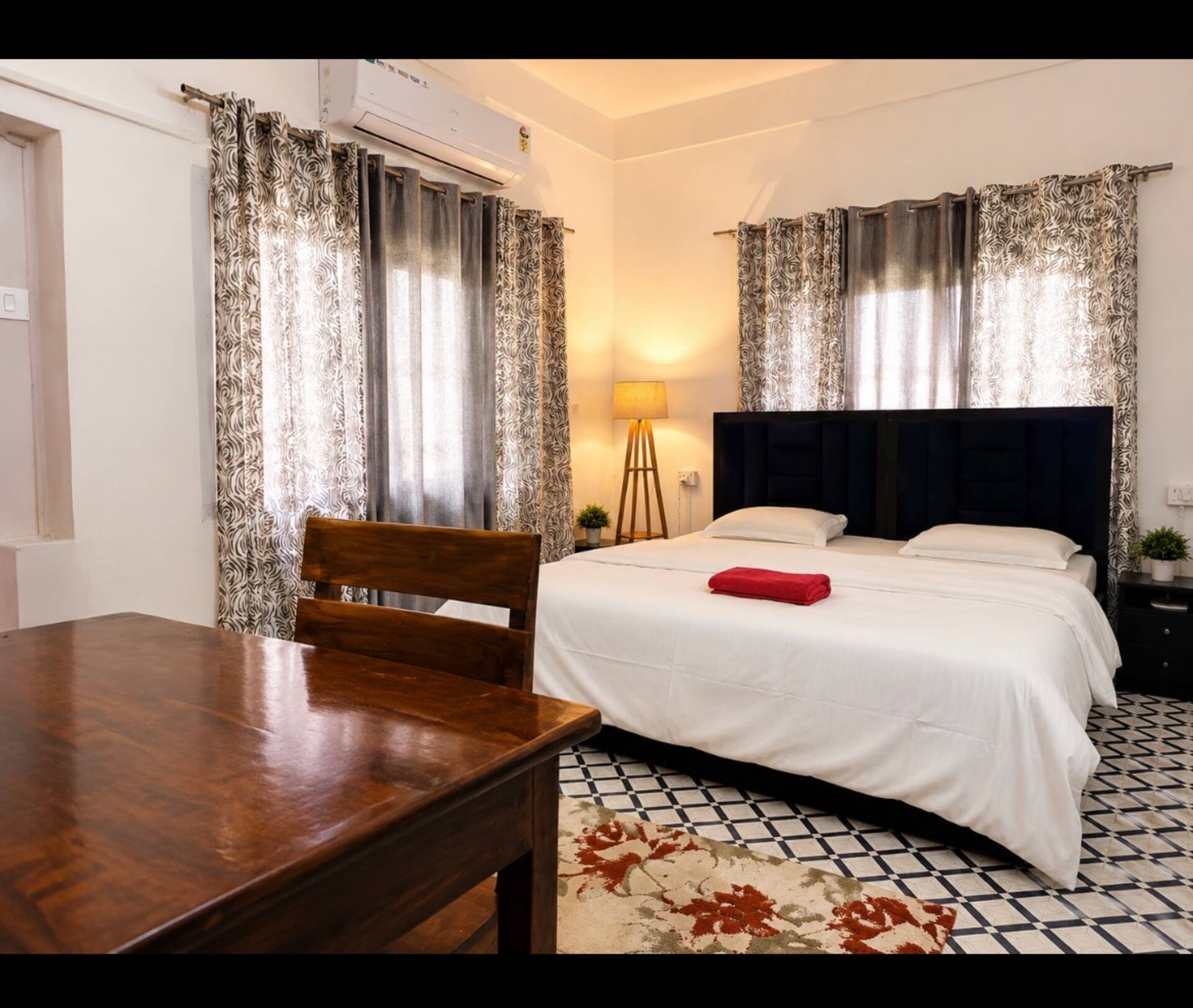Anvaya 2AC/2BHK/2bath self check kitchen parking