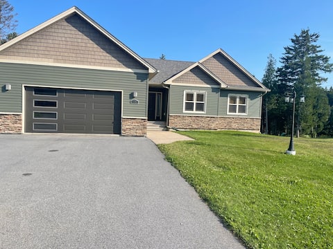 Modern, spacious house in Quispamsis, NB