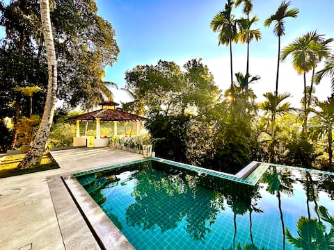 Luxury Colonial Villa 2 infinity Pools and Chef