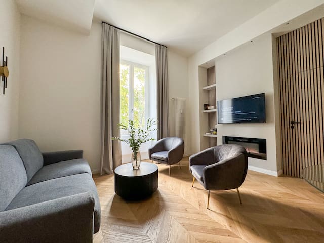 2 connected apartments ( 4 rooms + living room)