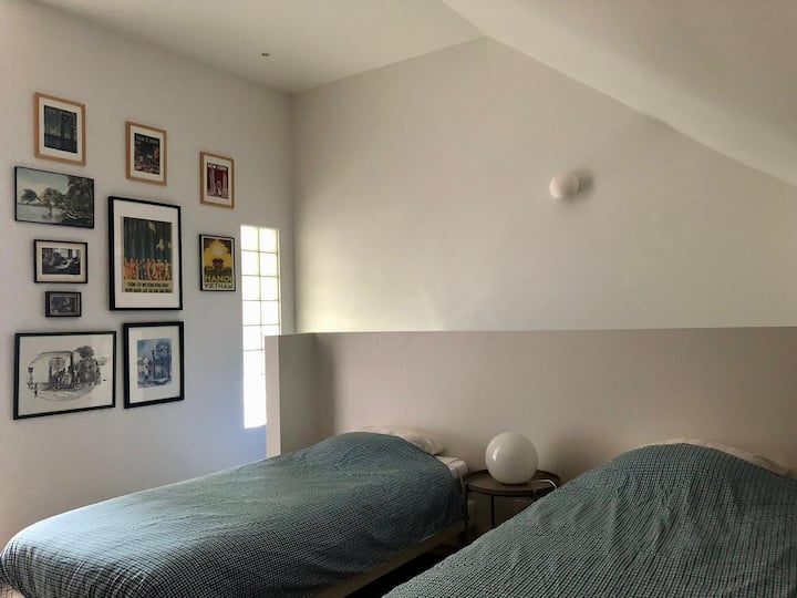 קומה - מיטה זוגית סוויטה ושתי מיטות יחיד