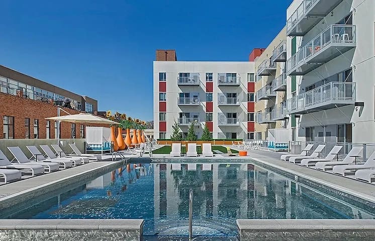 The Riviera Luxe Apartment | Rooftop Heated Pool