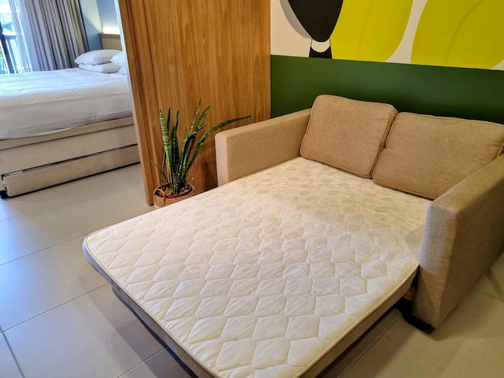 Двоен разтегателен диван с място за до 2 души