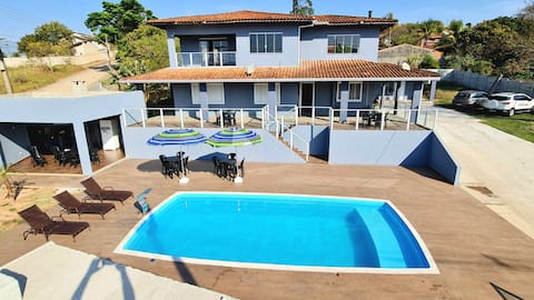 Farmhouse with 5 suites, spa, pool and game room