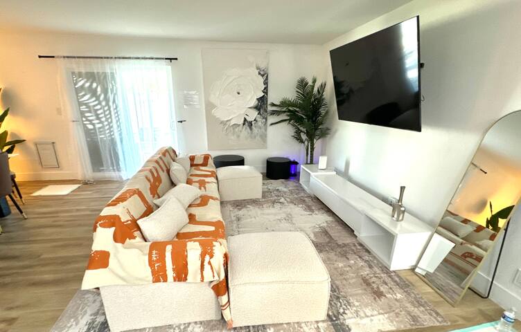 Getaway D Villa in Vegas w Pool n BBQ gallery image 4