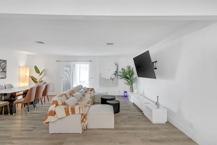 Getaway D Villa in Vegas w Pool n BBQ