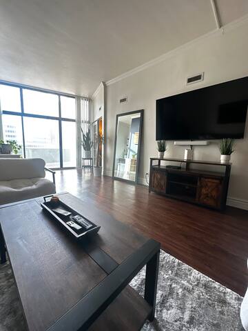 HEART of Downtown Denver! 2min walk Union Station! gallery image 3