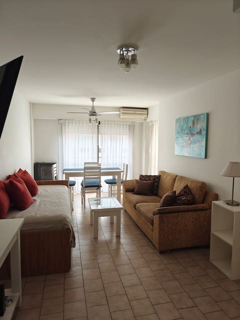 Furnished apartment in the heart of downtown, with garage!
