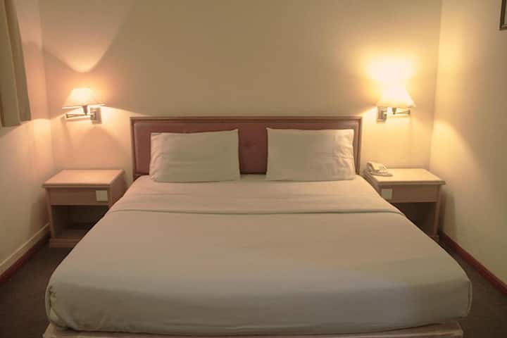 Standard King Room | Cozy Stay At Hotel Ramai - Sandakan