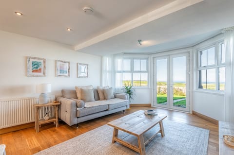 Luxury. Views. 2 mins to Golf | 5 mins to Beach.