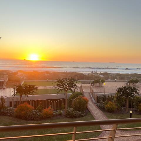 Sea views & Golden sunsets gallery image 2