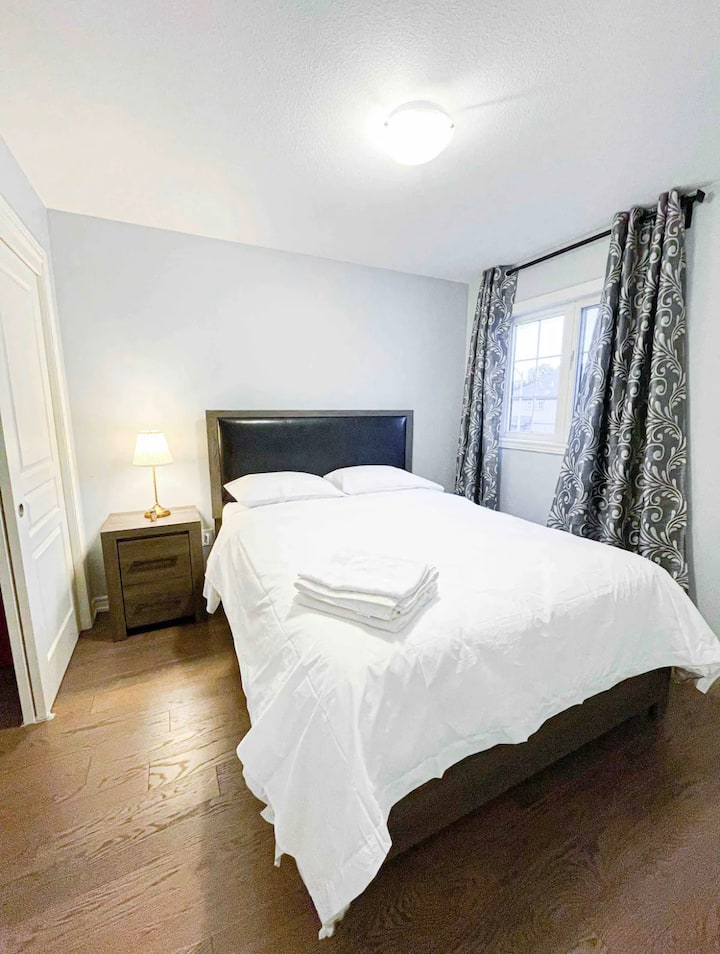 Comfy 1 Bedroom And Shared Bath - St. Catharines