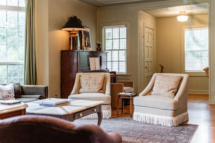 Cedar Crest Cottage: 3-story, 1930s Home Near Acu - 애빌린
