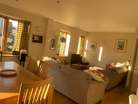 Top Airbnb: Spacious, sun-filled apartment in Bristol. in Stoke Park And Cheswick
