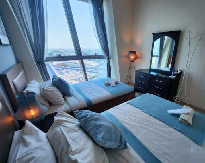 2 camas de una plaza en el dormitorio 2. 