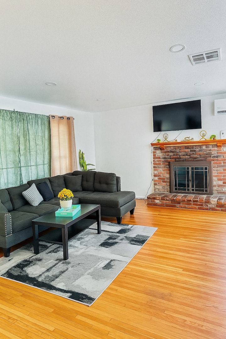 Spacious House Nearby Disneyland/ Beach/asian Town - Huntington Beach, CA